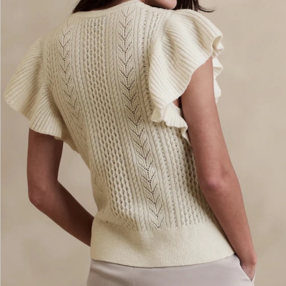 Banana Republic Cream Crew Neck Sweater with Cable Knit Design